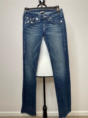 True Religion Jeans in a size 26 logo tabbed pockets Y2K streetwear denim mall